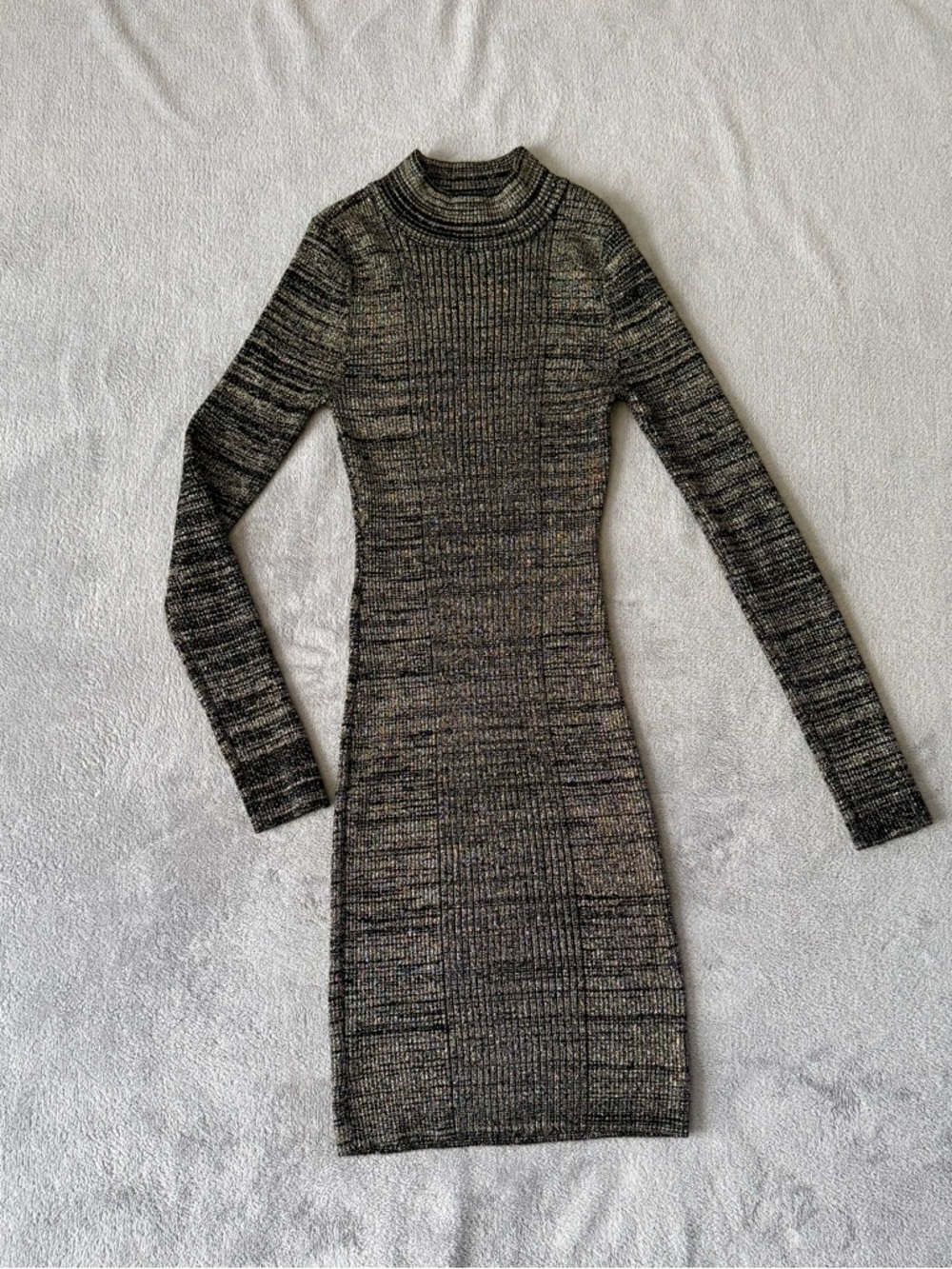 Derek Heart Ribbed Knit
Long sleeve Sweater Dress Black Gold Bodycon